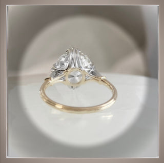 On Sale ***5.12 Carat Brilliant cut Diamond Round Solitaire Engagement Ring VS1 *** SAVE OVER 12,000.00 IGI Certified